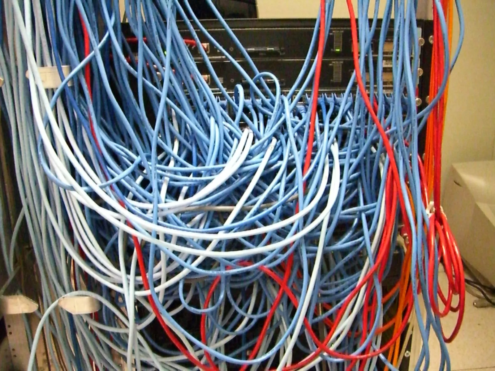 An example of hardware configuration that may be hard to manage